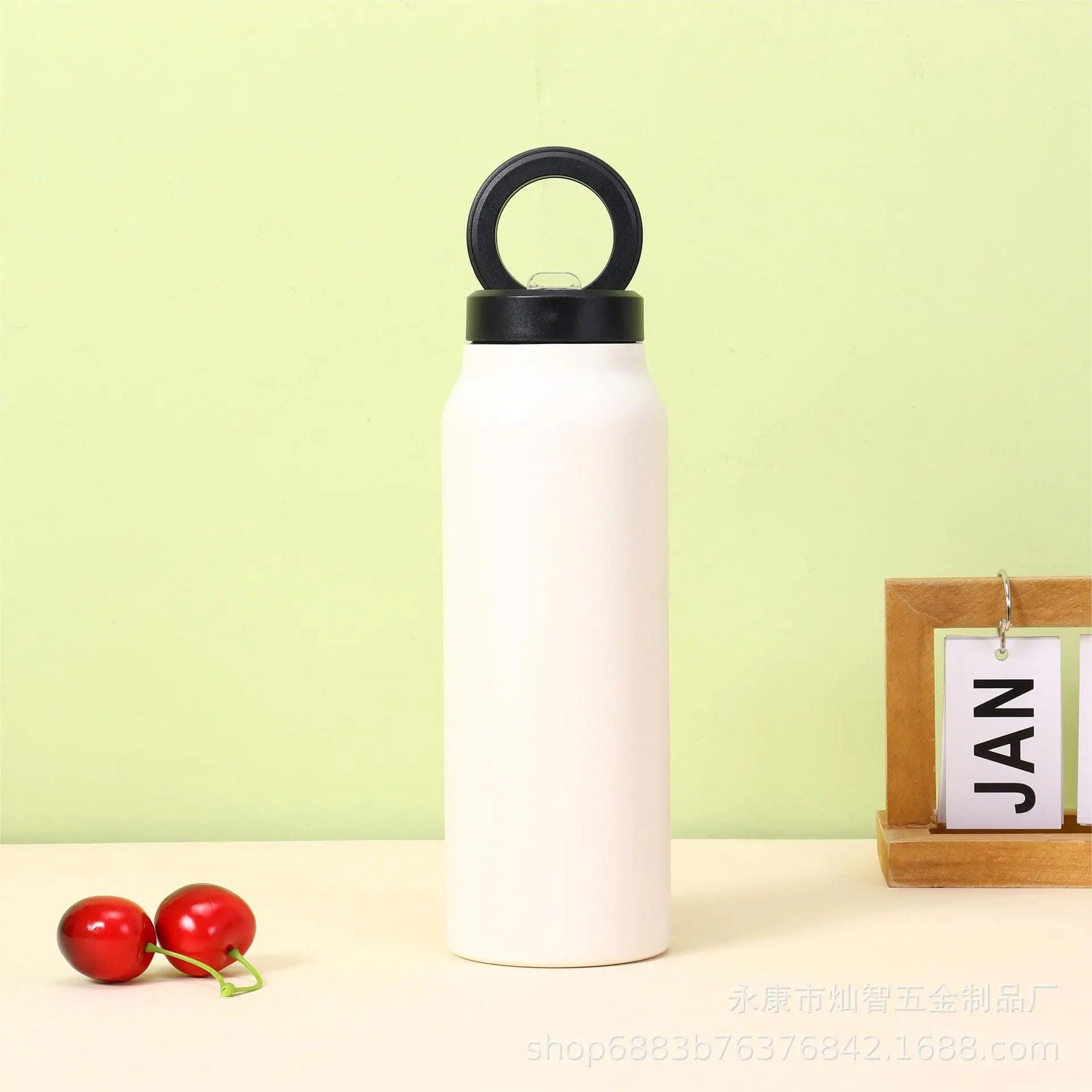 700 ml Water bottle with magnetic mobile holder with thermal insulation - Sonic Online Shop OM - 700 ml Water bottle with magnetic mobile holder with thermal insulation - Sonic Online Shop OM - 700 ml Water bottle with magnetic mobile holder with thermal insulation - Sonic Online Shop OM -  
